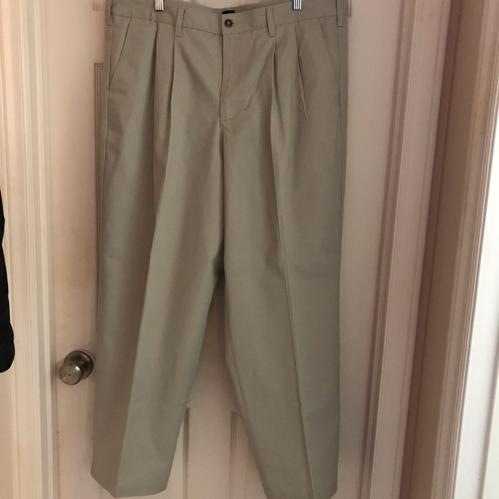 Men’s dres khakis size 38/30. Basic Edition brand, worn once.